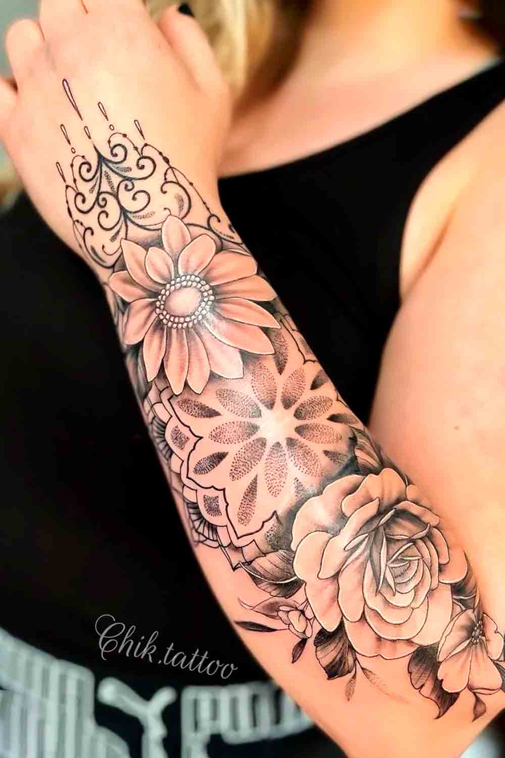 tatuagem-de-flores-no-antebraco 