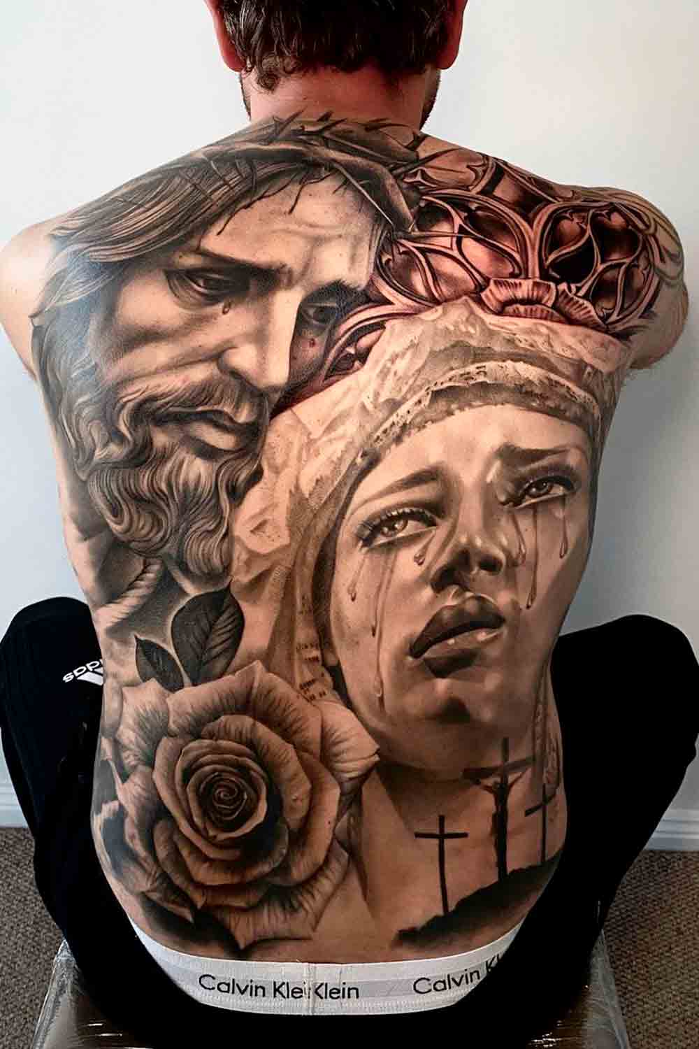 tatuagem-de-jesus-e-maria-nas-costas 