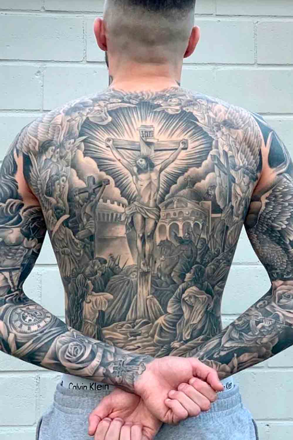 tatuagem-religiosa-de-jesus-nas-costas 