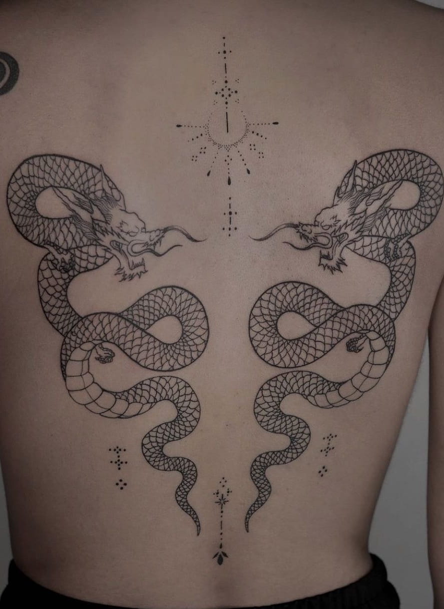tatuagem-feminina-nas-costas-2020-17 