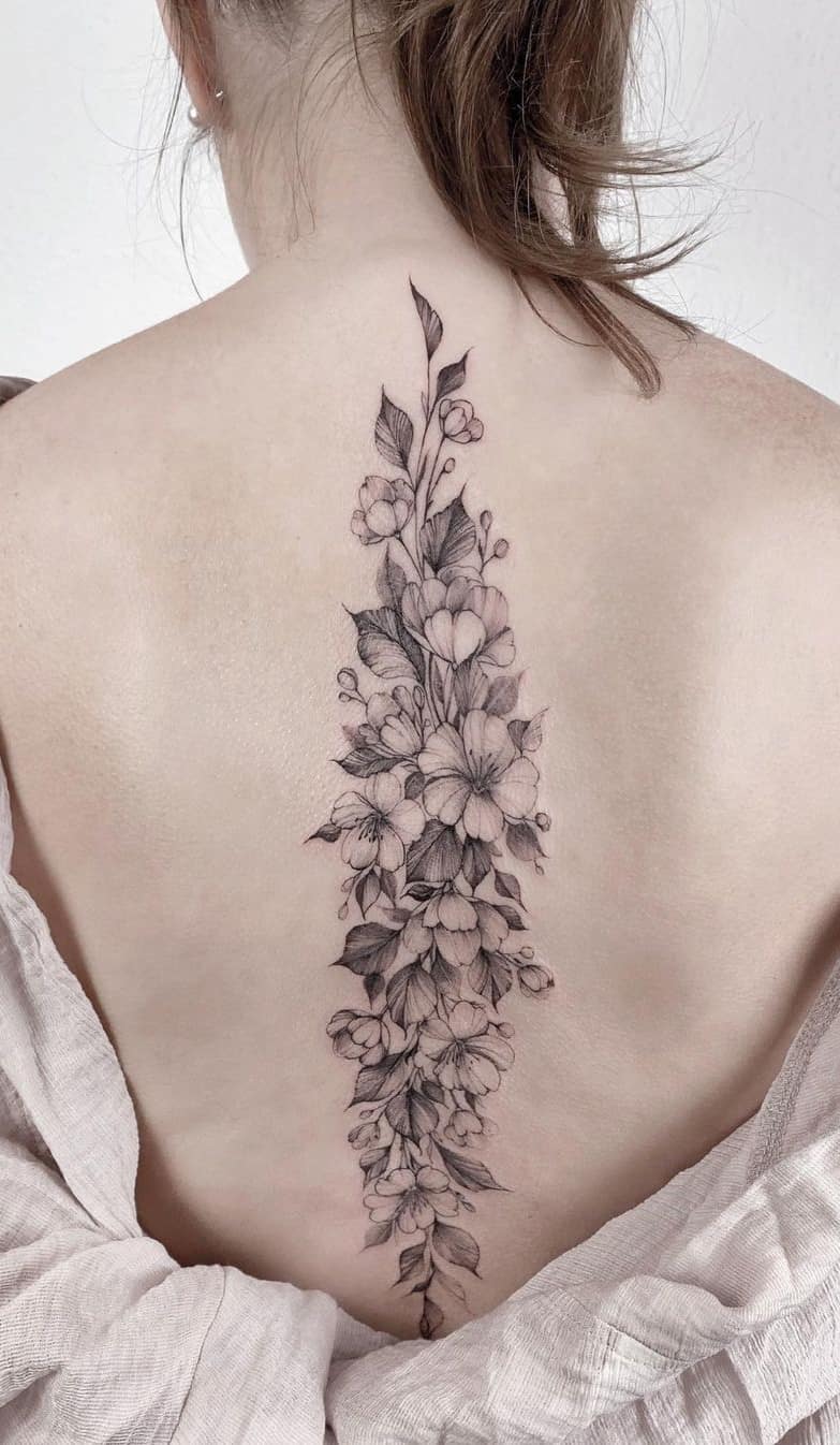 tatuagem-feminina-nas-costas-2020-19 
