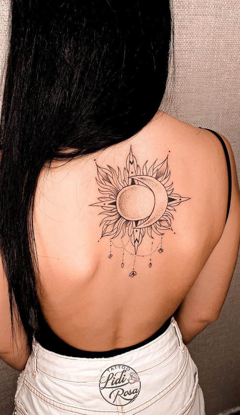 tatuagem-feminina-nas-costas-2020-9 