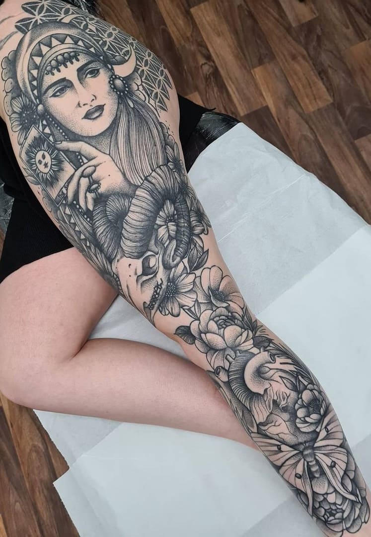 tatuagens-femininas-na-perna-2020-27 