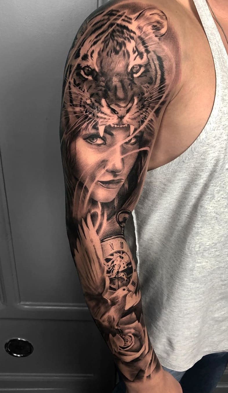 braço-fechado-de-tatuagem-com-mulher-e-tigre 