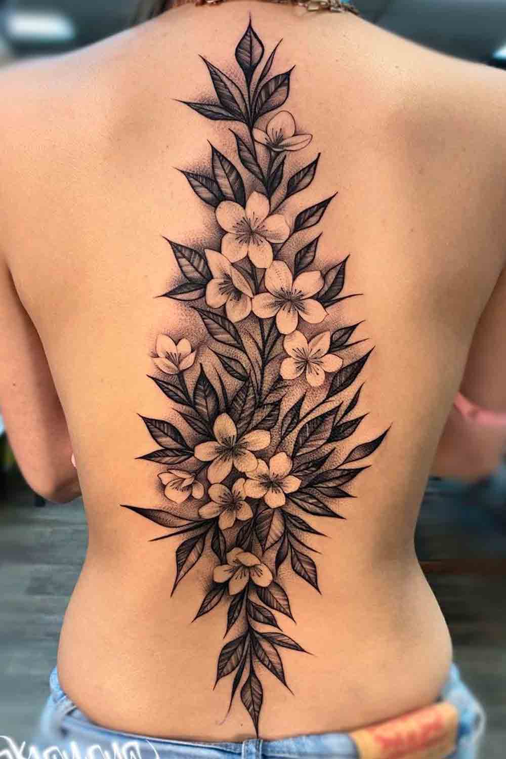 Tatuagens-femininas-nas-costas-8 
