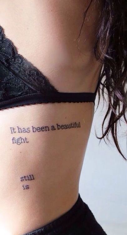 Fotos-de-tatuagens-femininas-na-costela-33 