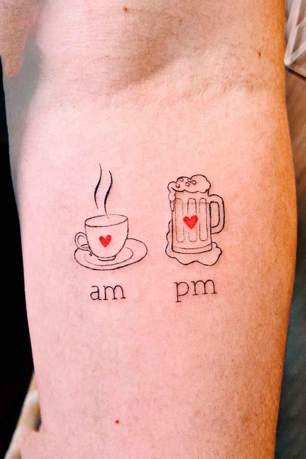 tatuagem-pequena-de-cafe-e-cerveja 