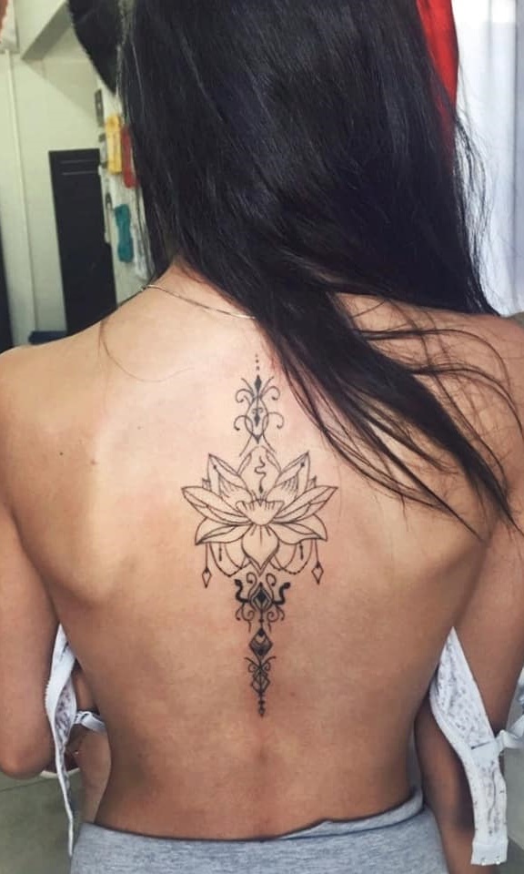 Tatuagens-femininas-nas-costas-14 