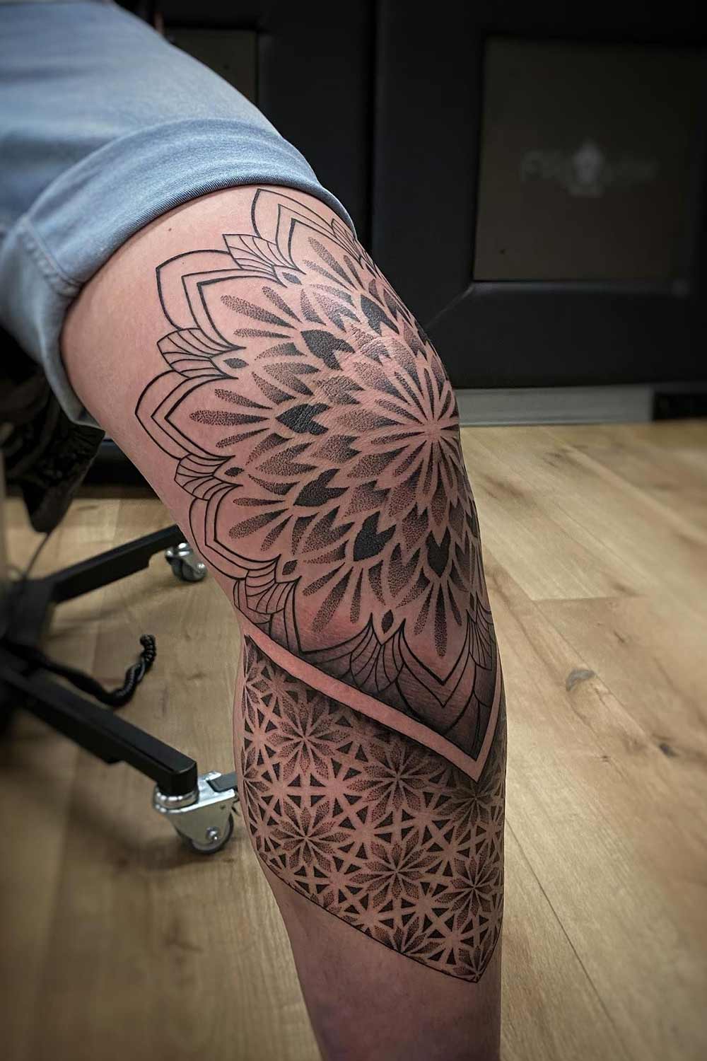 tatuagem-geometrica-no-joelho 
