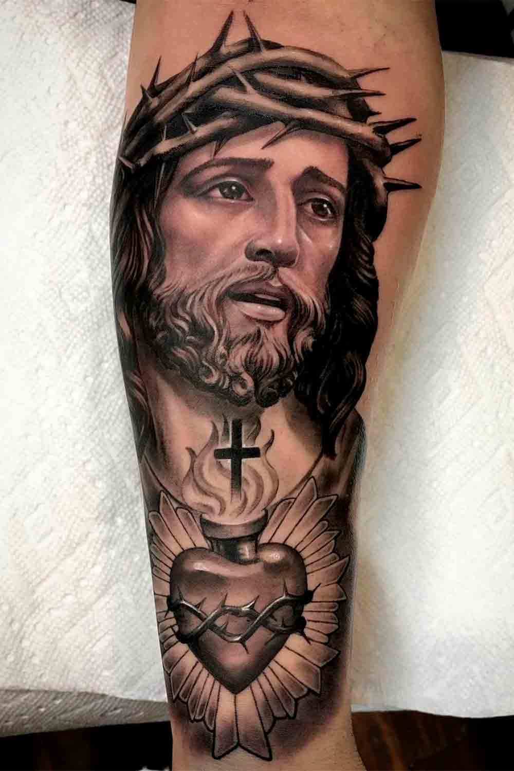 tatuagem-do-rosto-e-coracao-de-jesus 