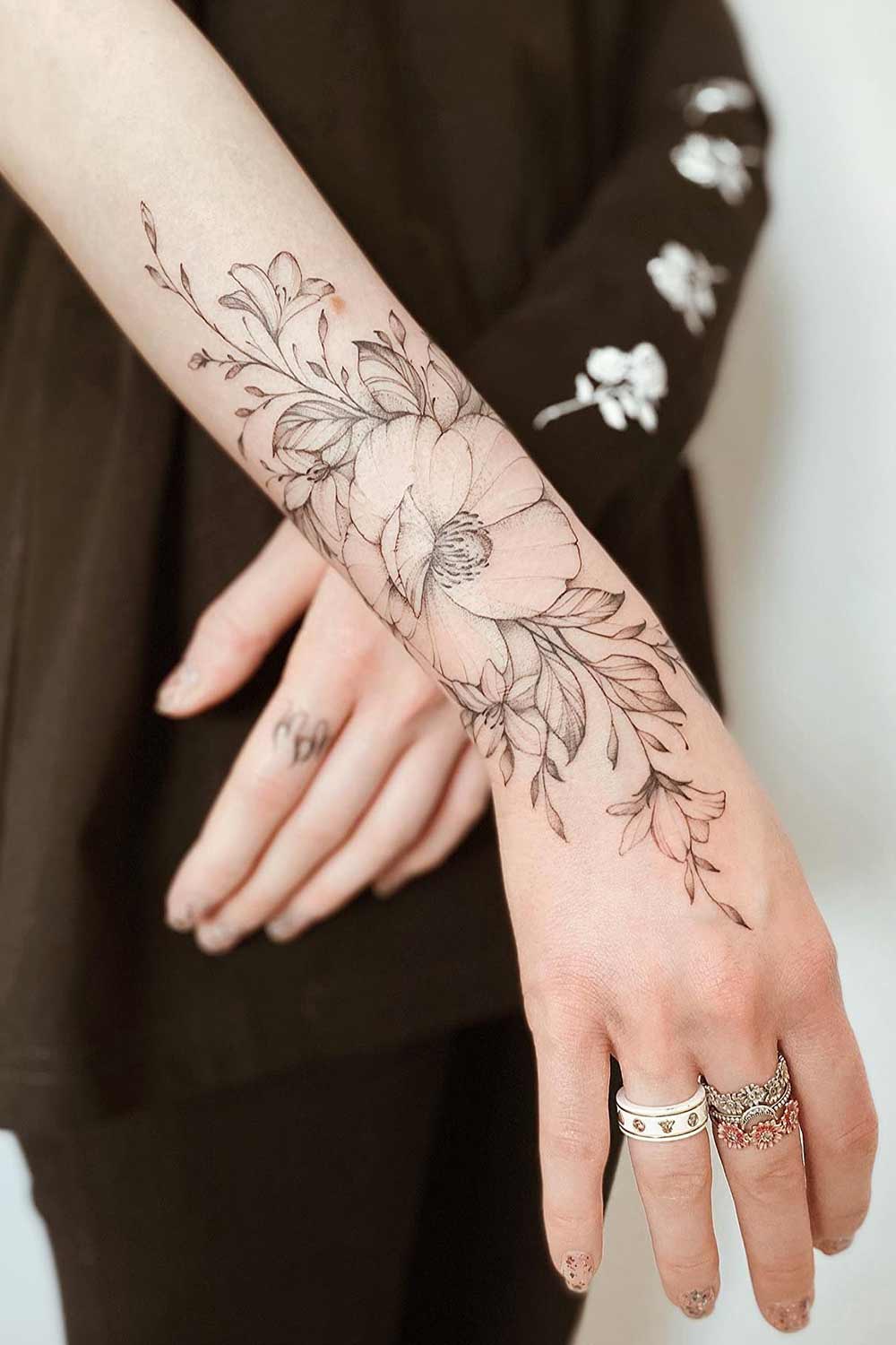 tatuagem-floral-no-pulso-1 