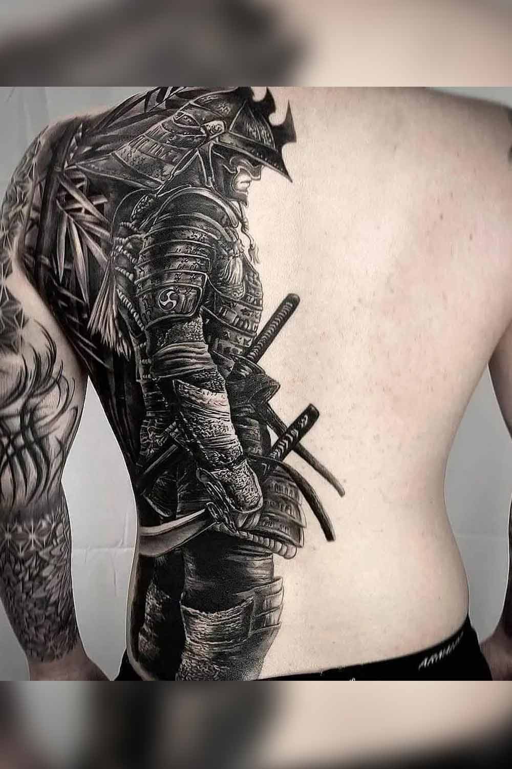 tatuagem-de-gladiador-nas-costas-1 