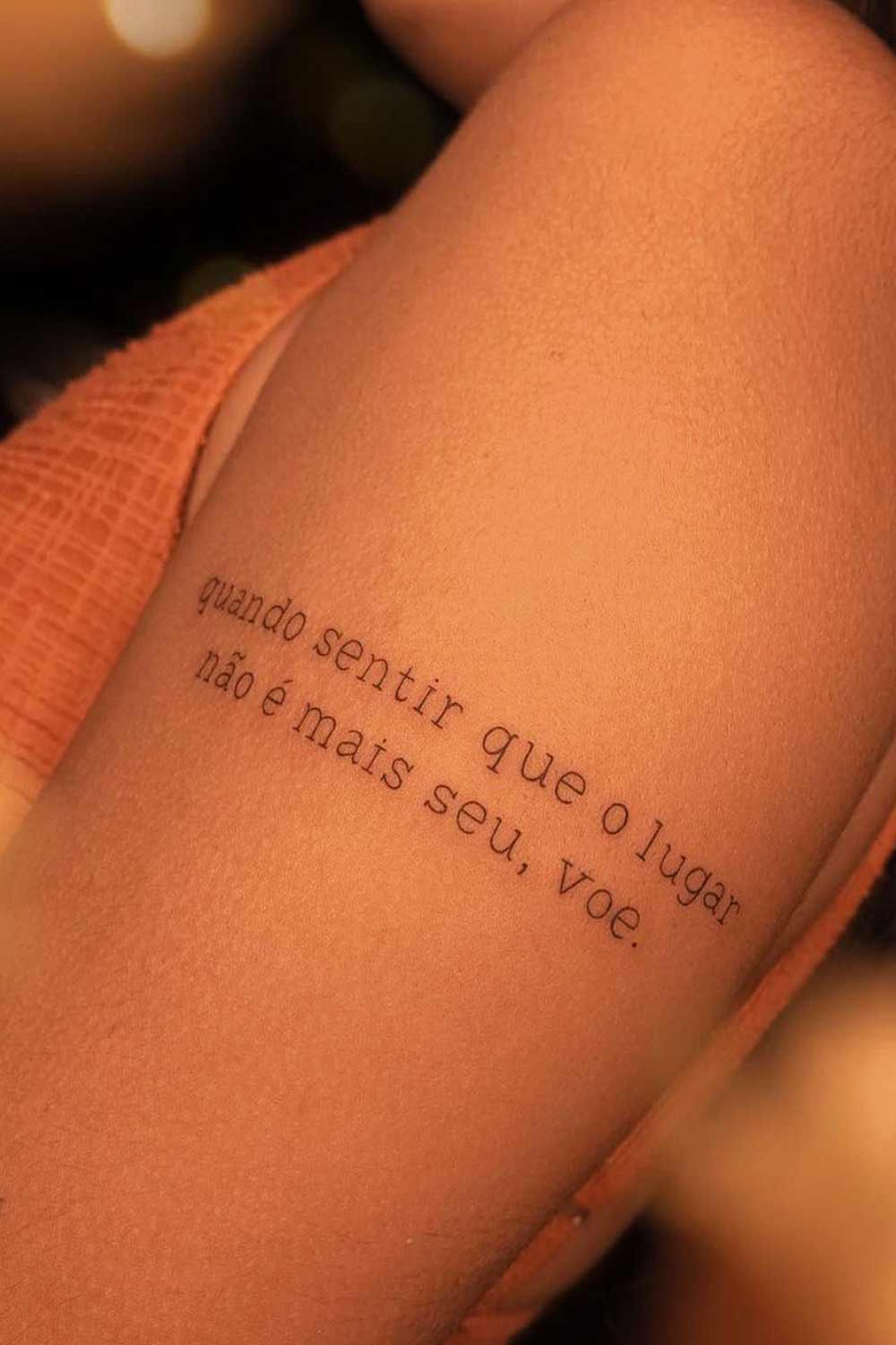 tatuagem-escrito-quando-sentir-que-o-lugar-nao-e-mais-seu-voe 