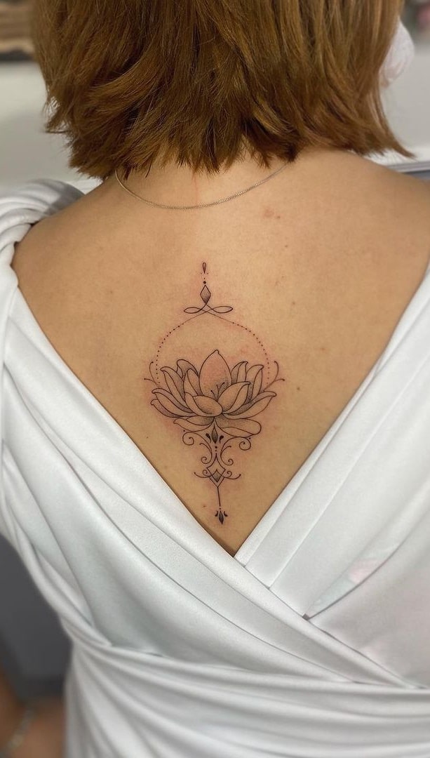tatuagem-feminina-nas-costas-2020-12 