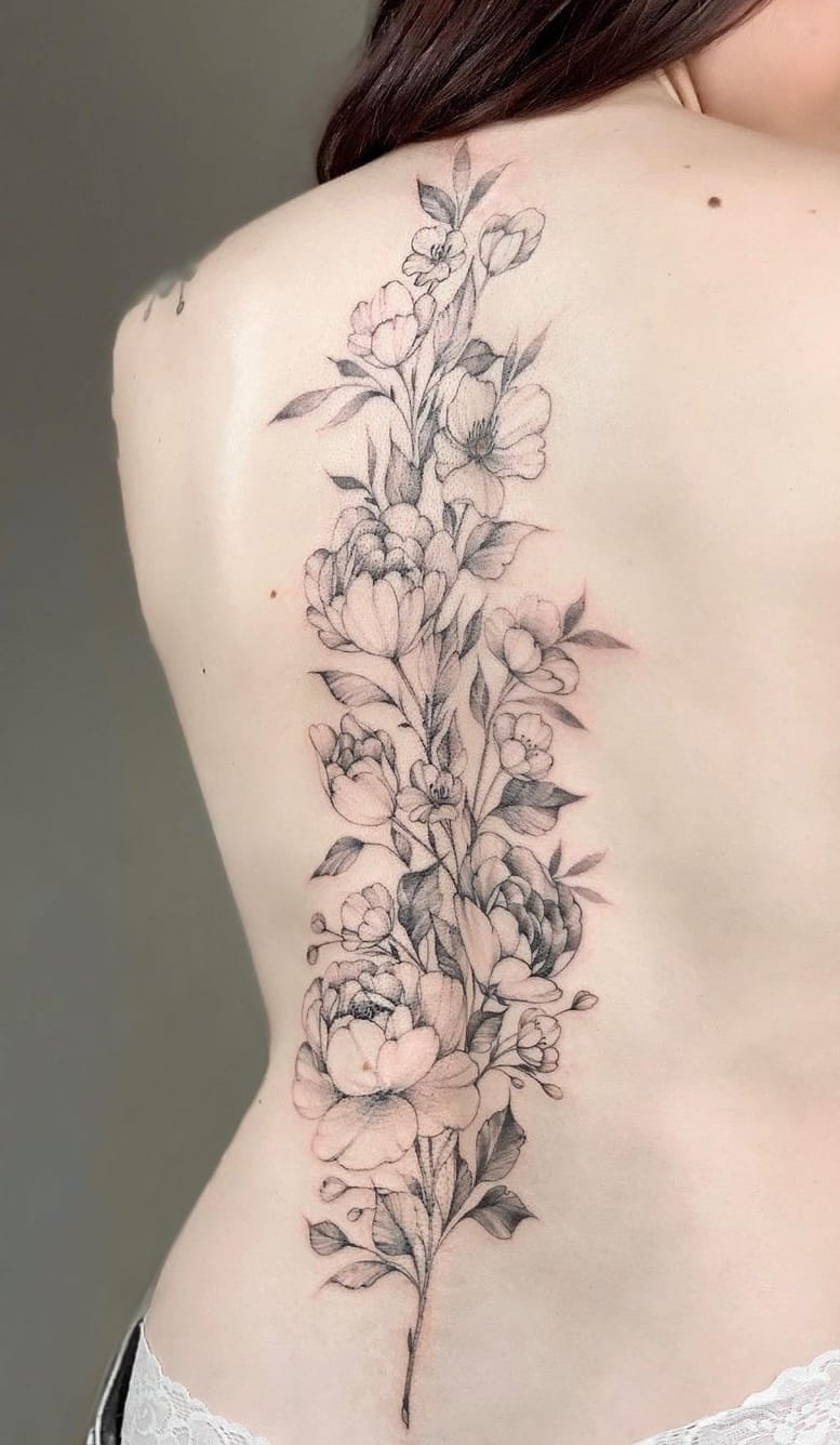 tatuagem-feminina-nas-costas-2020-18 